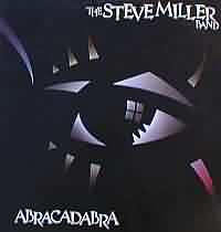 Abracadabra ----- Steve Miller ----- 
Mit dem Song "Abracadabra" konnte die Steve Miller Band im Jahr 1982 einen Welthit landen.<br>
Der Song hat es in vielen Lndern in die Top Ten geschafft, war in sterreich, der Schweiz und den USA auf Platz 1 notiert, in Deutschland und England schaffte der Hit es auf den zweiten Platz.<br>
Andere Hits waren "Fly like an Eagle", "The Joker" und "Rock'n Me".<br>
