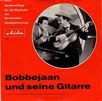 Ich steh' an der Bar und habe kein Geld ----- Bobbejaan ----- 
Bobbejaan bzw. Bobbejaan und seine Gitarre( Bobby Jaan bzw. Bobbejaan Schoepen) war ein belgischer Snger mit Richtung Country-Musik.<br>
Bekanntheit hat Bobbejaan im Jahr 1960 mit dem Lied "Ich steh' an der Bar und habe kein Geld", einer Coversion des englischen Songs "A Pub with No Beer" erlangt.<br>
Das Lied hat es in Deutschland bis auf Platz 9 in die Charts geschafft und konnte sich insgesamt 32 Wochen in den Charts halten.<br>
Bobbejann hat auch andere Lieder ber das Trinken bzw. Bier, nmlich "Ich Weine In Mein Bier" und "Wie Ne Kneipe Ohne Bier" gesungen.<br>
