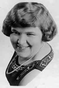 Dream a Little Dream of Me ----- Kate Smith ----- 
Kate Smith war eine amerikanische Sngerin deren aktivste Zeit die 30iger und 40iger Jahre war.<br>
Der Song "Dream a Little Dream of Me" aus dem Jahr 1931 gehrt neben
"River" , "The Woodpecker Song" , "Stay Way From My Door" , und "Thats Why Darkies Were Born" zu Ihren bekannteren Titeln.<br>
Von dem Lied "Dream a Little Dream of Me" gibt es etliche Neuinterpretationen und Coverversionen, u.a. von The Papas & The Mamas, Anita Harris, : Michael Buble, Robbie Williams und Max Raabe.<br>
Zudem war dieser Titel die Filmmusik in "Der Teufel trgt Prada" und "French Kiss"
