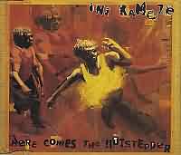 Here Comes the Hotstepper ----- Ini Kamoze ----- 
"Here Comes the Hotstepper" aus dem Jahr 1994 war ein nahezu weltweiter TopTen Hit des Reggae Sngers "Ini Kamoze".<br>
Der Titel hat es in Deutschland bis auf den 6. Platz und in den USA sogar bis auf den 1. Platz in die Charts geschafft.<br>
Andere jedoch nicht annhernd so erfolgreiche Titel waren "Hill And Gully Ride" und "Listen Me Tic (Woyoi)"<br>
