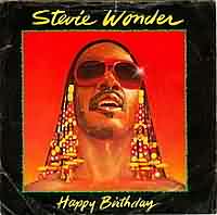 Happy Birthday ----- Stevie Wonder ----- 
Stevie Wonder (Stevland Hardaway Judkins Morris) ist ein Snger, Komponist und Produzent.<br>
Stevie Wonder ist seit Geburt blind und hat im Laufe seiner Karriere viele Preise und Auszeichnungen wie den Oscar und mehrere Grammys erhalten.<br>
Stevie Wonder hat im Jahr 1981 an den Geburtstagsfeierlichkeiten fr Martin Luther King mitgewirkt und in diesem Rahmen den Song "Happy Birthday" selbst geschrieben und auch produziert.<br>
Der Track hat es in Deutschland bis auf den 18. Platz in den Charts geschafft,  konnte sich auch 18 Wochen in den Charts halten.
Der bekannteste und erfolgreichste Song jedoch war im Jahr 1984 der Nr. 1 Hit: "I just called to say i love you".<br>
