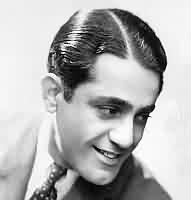 Bei mir bist Du schn ----- Al Bowlly ----- 
Al Bowlly (Albert Alick) war ein sdafrikanischer Snger der in den 30iger Jahren musikalisch aktiv war.<br>
"Bei Mir Bist du Schoen" bzw. "To Me You're Beautiful" zhlt zu den bekanntesten Liedern von Al Bowlly und ist aus dem Jahr 1937

