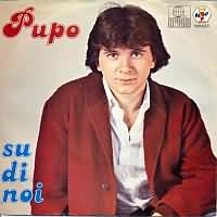 Su Di Noi ----- Pupo ----- 
Pupo (Enzo Ghinazzi) ist ein Italo-Pop-Snger der in Deutschland nur einen Erfolgstitel, nmlich "Su Di Noi" aus dem Jahr 1980 hatte.<br>
Ein weiterer Titel von Pupo, der es jedoch nicht in die Charts geschafft hat, war "Forse".<br>
Der Titel "Su Di Noi" hat es in Deutschland bis auf den 38. Platz der Charts geschafft, von diesem Lied gibt es eine deutsche Umsetzung von Howard Carpendale (Wer von uns).<br>
