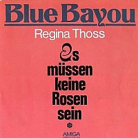 Es mssen keine Rosen sein ----- Regina Thoss ----- 
Regina Thoss ist eine in der ehemaligen DDR geborene Schlagersngerin welche u.a. auch Coverversionen bekannter Lieder gesungen hat.<br>
Eine dieser Coverversionen ist das Lied "Es mssen keine Rosen sein" aus dem Jahr 1979 welches von Ralph Siegel geschrieben und im Original von Katja Ebstein gesungen wurde.<br>
Weitere von Regina Thoss gesungene Coverversionen waren "Am Tag als der Regen kam" , "Blue Bayou" , "Erinnerung" , "Ich hab Dich verloren" und "Hurra, wir leben noch".<br>
Regina Thoss wurde im Jahr 1973 mit dem Kunstpreis der DDR ausgezeichnet.<br>
