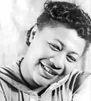 My Bonnie ----- Ella Fitzgerald ----- 
Ella Fitzgerald (Ella Jane Fitzgerald ) war eine amerikanische Jazzsingern<br>
Das Lied "My Bonnie" ist heute als schottisches Volkslied bekannt und hat seine Wurzeln schon im Jahr 1746, das Lied hatte aber frhe eine ganz andere Bedeutung.<br>
Auch der Liedtext hat sich gendert, erste Variationen hiessen "Bring Back My Bonnie To Me".<br>
Die Version von Ella Fitzgerald aus dem jahr 1952 ist natrlich nicht die erste, vorher kamen Interpretationen von Alma Gluck (1918) und Ella Login (1938).<br>
Weitere sptere Versionen des Liedes gab es auch von
"Die Lollipops" ,
"Goombay Dance Band" ,
"DJ tzi" ,
"Freddy Quinn" ,
"Ronny" und den
"Beatles" .


