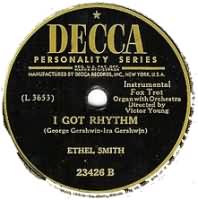 Ethel Merman ----- I Got Rhythm ----- 
Ethel Merman (Ethel Zimmermann) war eine amerikanische Schauspielerin und Sngerin.<br>
Die 30iger Jahre gehrten zu einer Epoche in der die Musik in Filmen noch eine grosse Rolle spielte, daher wurden von vielen Schauspielern auch sngerische Talente abverlangt<br>
"I Got Rhythm" ist ein aus dem Musical "Girl Crazy" extrahierter Soundtrack aus dem Jahr 1930 welcher heute zu einem der Standards des Jazzs zhlt.<br>
Weitere Interpretationen und Coversionen von "I Got Rhythm" gibt es von
Barbra Streisand ,
Benny Goodman ,
Bing Crosby ,
Ella Fitzgerald ,
Glenn Miller ,
Liza Minnelli ,
Louis Armstrong ,
Mike Oldfield ,
Nat King Cole ,
Helmut Zacharias !
<br>



